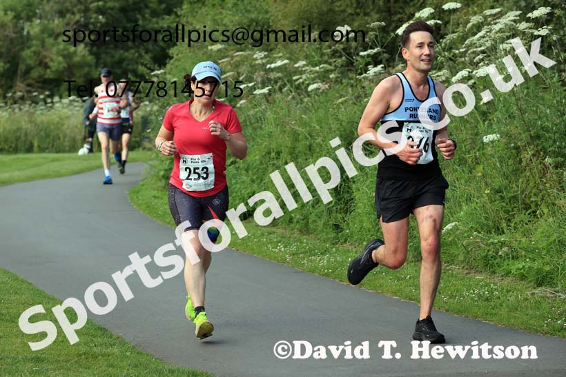 The 2024 Tynedale Pie n Peas 10k Road Race, Ovington to Low Prudhoe Country Park, Northumberland.  Photo: David T. Hewitson/Sports for All Pics